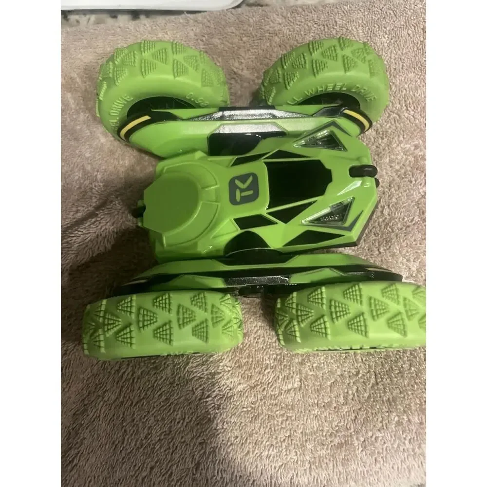 Threeking Remote Control Double-Sided Car Driving 360-degree Rotating Car Toy
